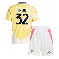 Dres Juventus Juan Cabal #32 Preč pre deti 2024-25 Krátky Rukáv (+ trenírky)